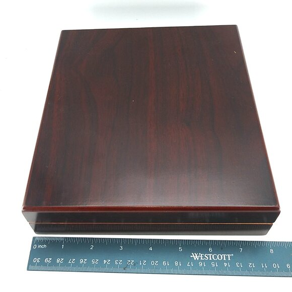 Quality Importers Desktop Cigar Humidor Wood Box with Humidifier 9.5” - Picture 5 of 10